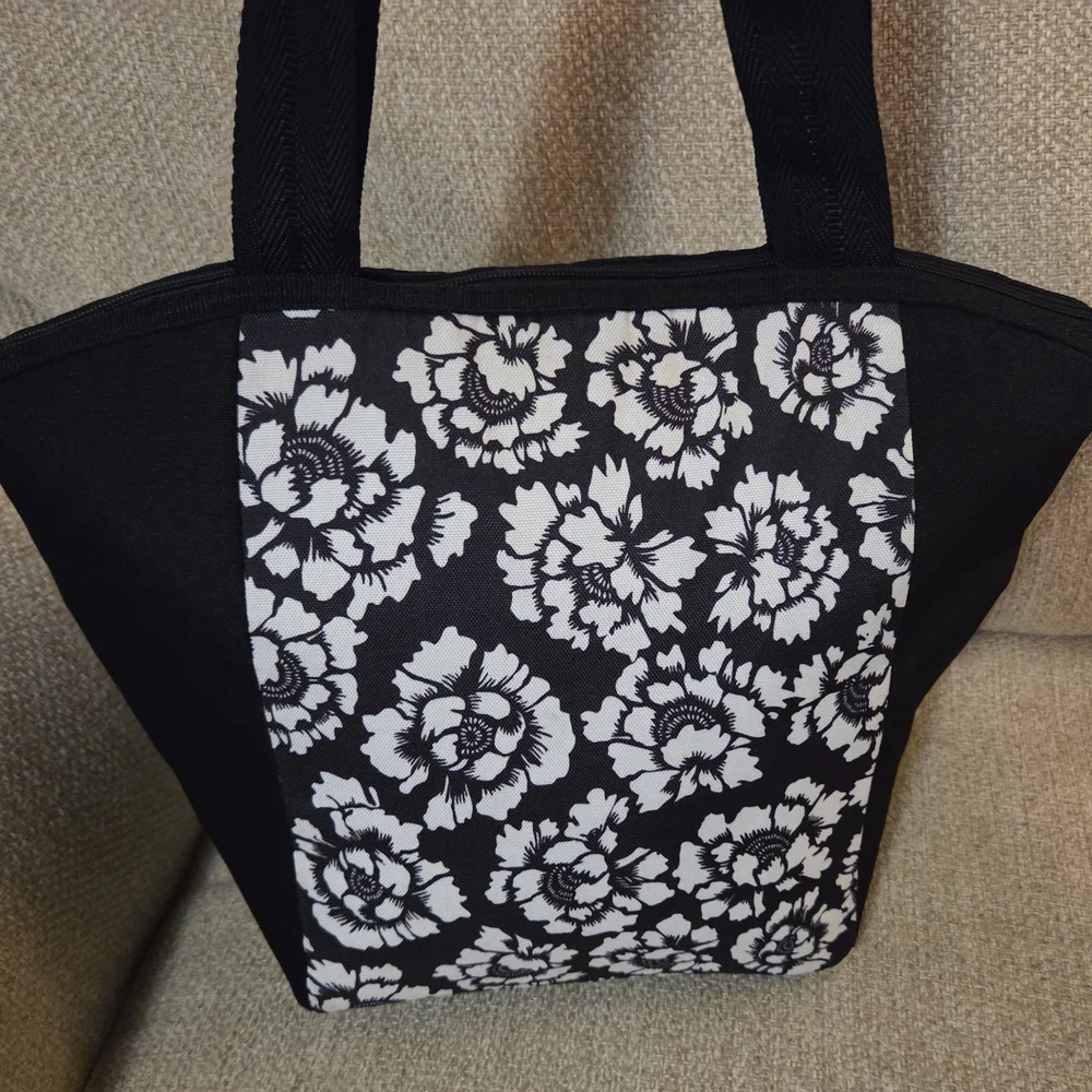 Igloo Black and White Floral Women's Bag - Picture 5 of 11